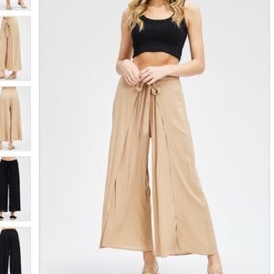 Tulip style, super light wide leg pant.